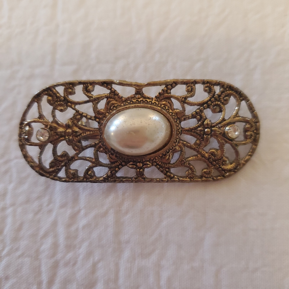 Heritage Vintage Inspire Heirloom Brassy Brooch With Pearl & Rhinestone Accents